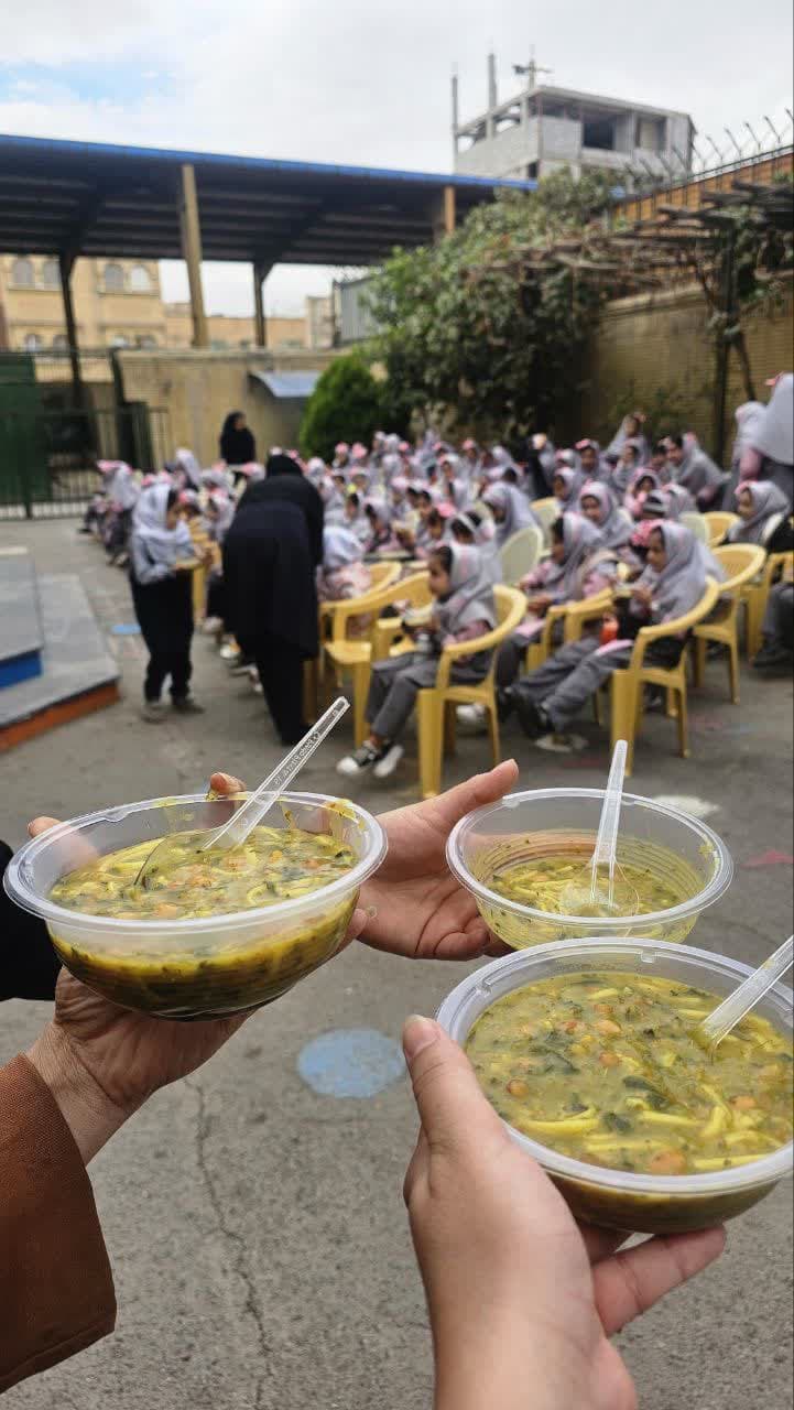 برگزاری جشن ۱۳ آبان روز دانش آموز تقدیم به دانش آموزان گل دبستان صالحین