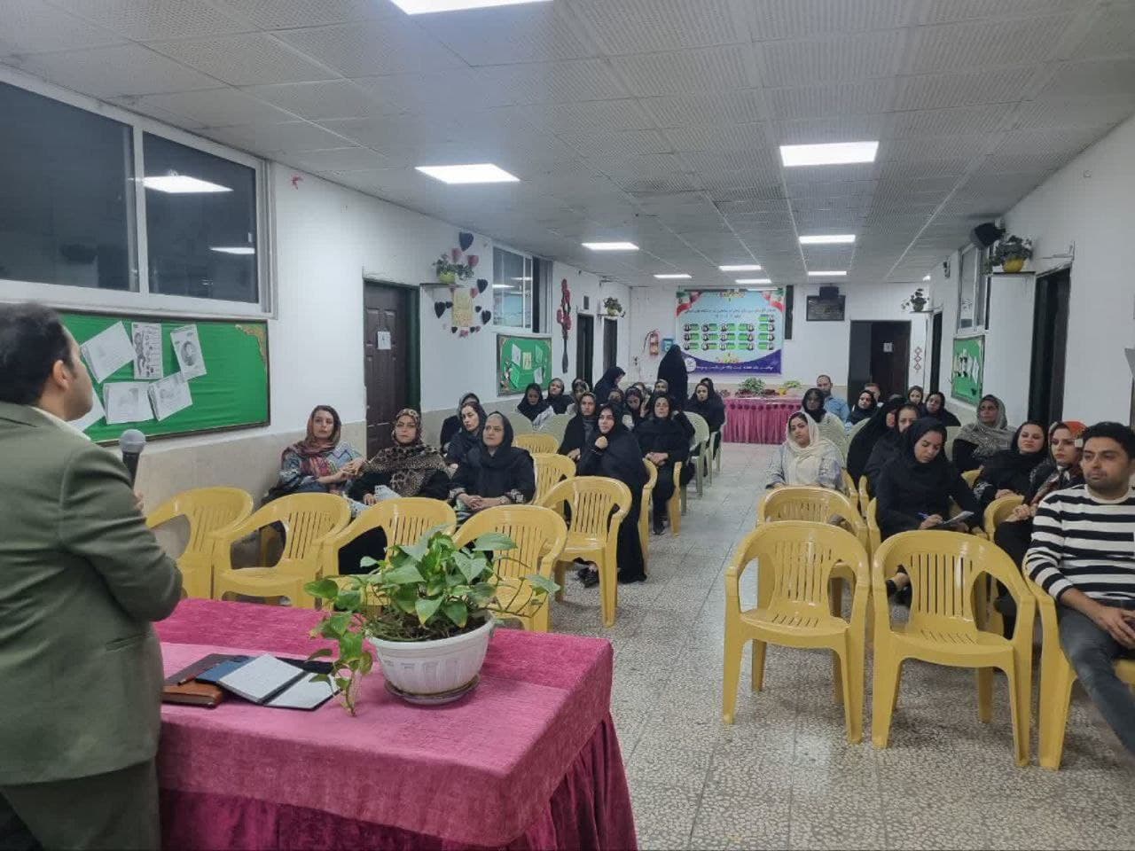 اولین جلسه آموزش خانواده اول آبان (سخنران استاد سرکار)